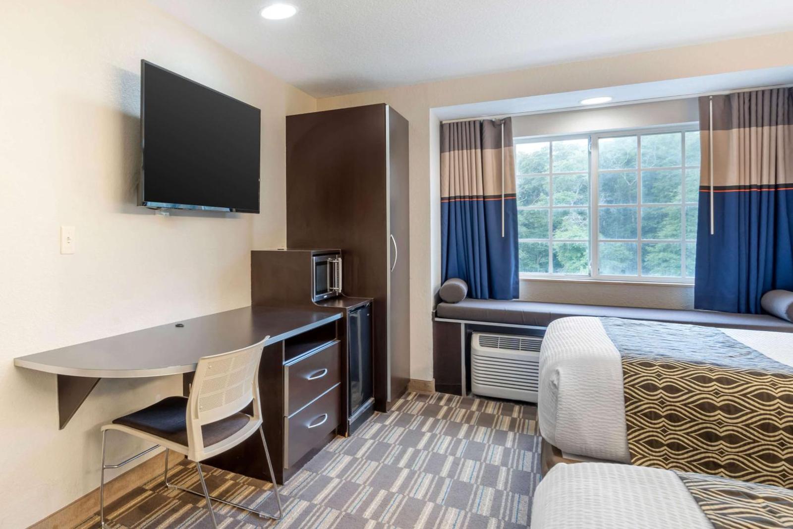 Microtel Inn & Suites by Wyndham Brooksville Main image 1